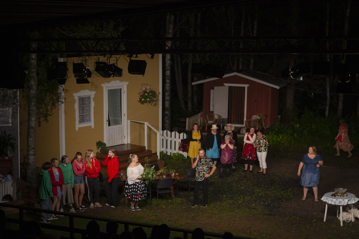 Teatteri on elämys, johon esityksen lisäksi kuuluu matka